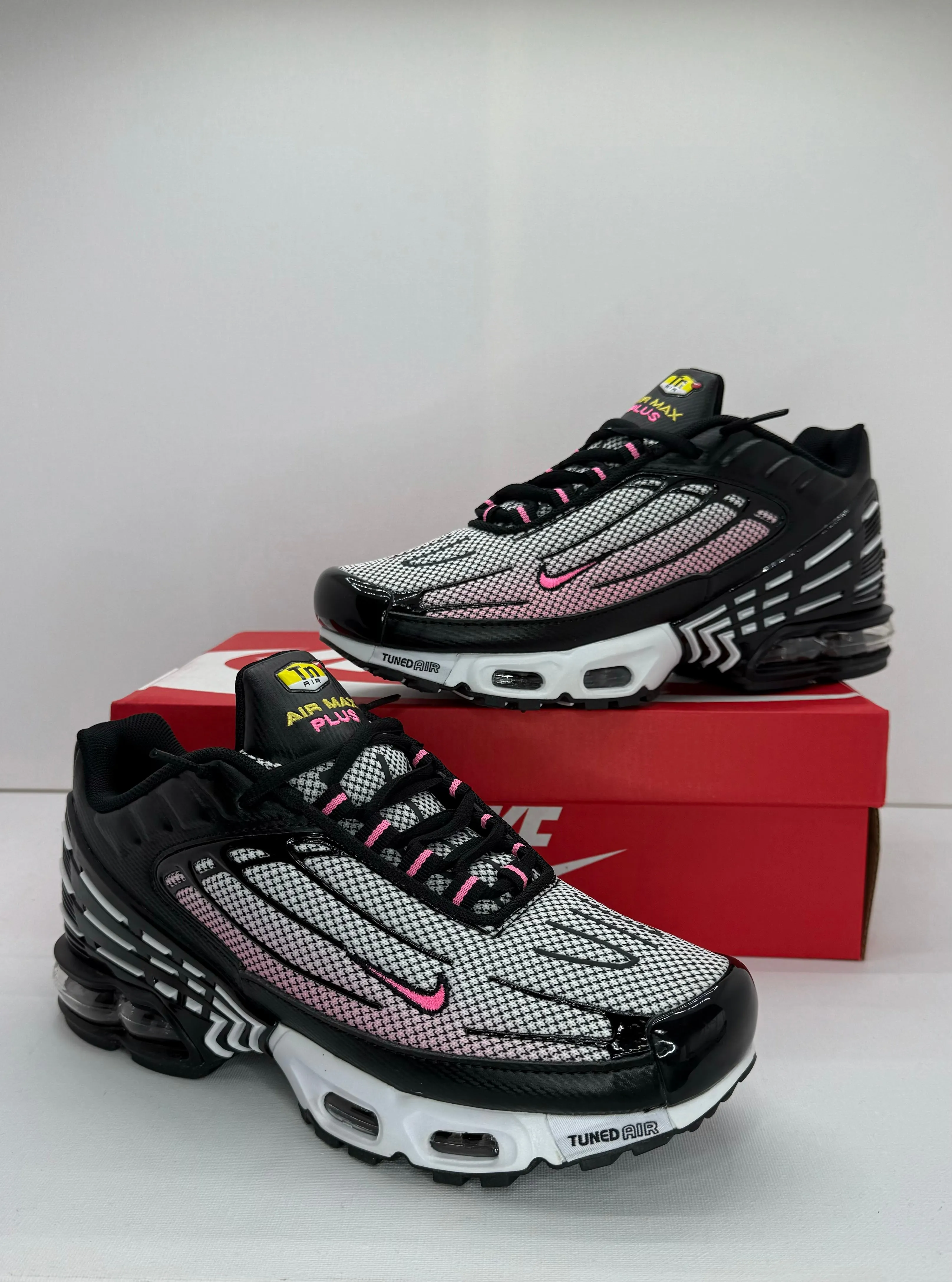 NIKE TUNED 2024 BLACK/PINK 