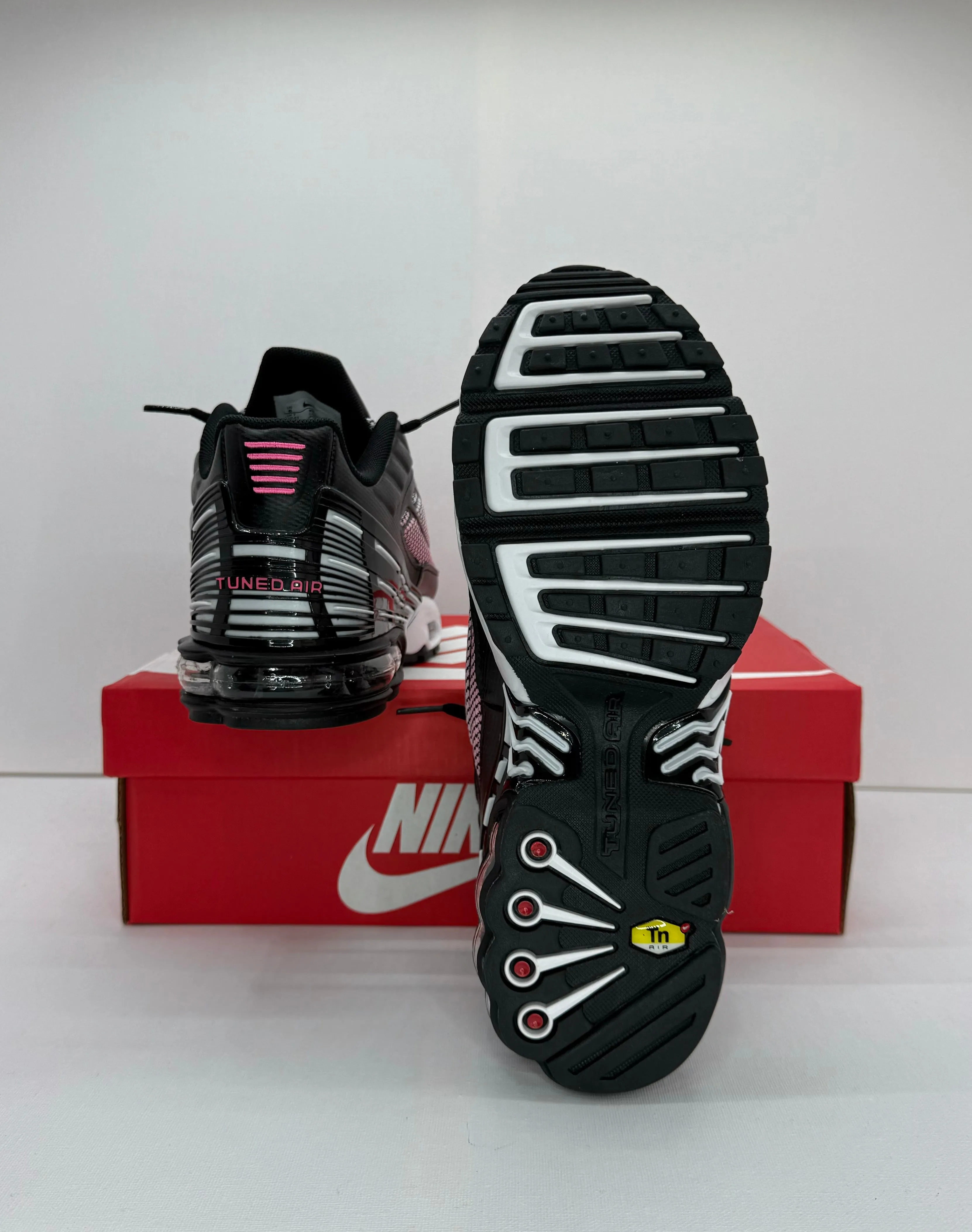 NIKE TUNED 2024 BLACK/PINK 