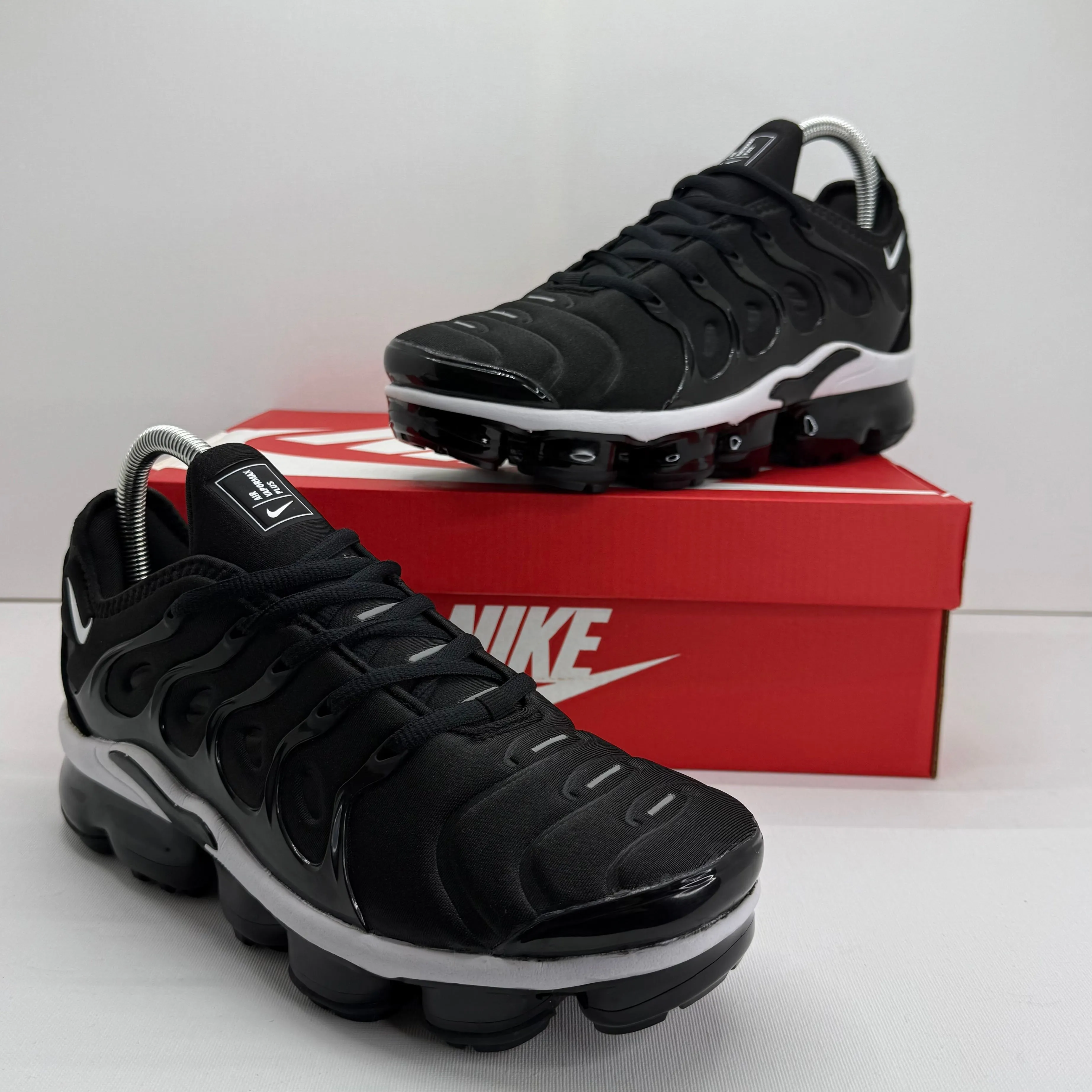 NIKE VAPORMAX PLUS BLACK/WHITE 