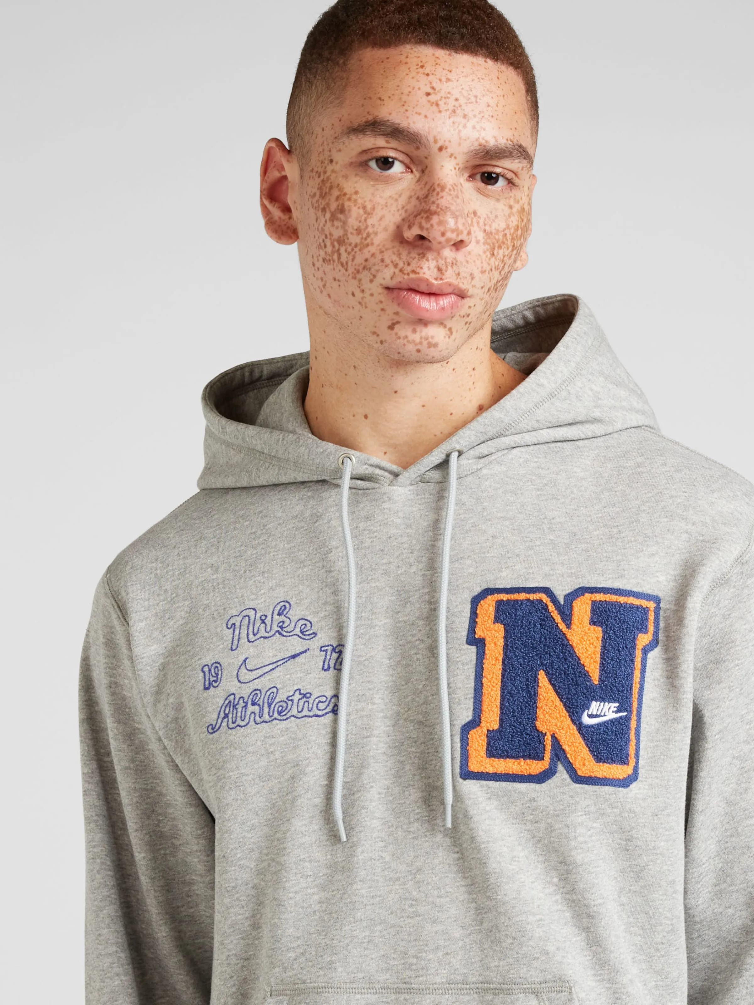 Sudadera 'CLUB' Nike Sportswear en Gris Moteado