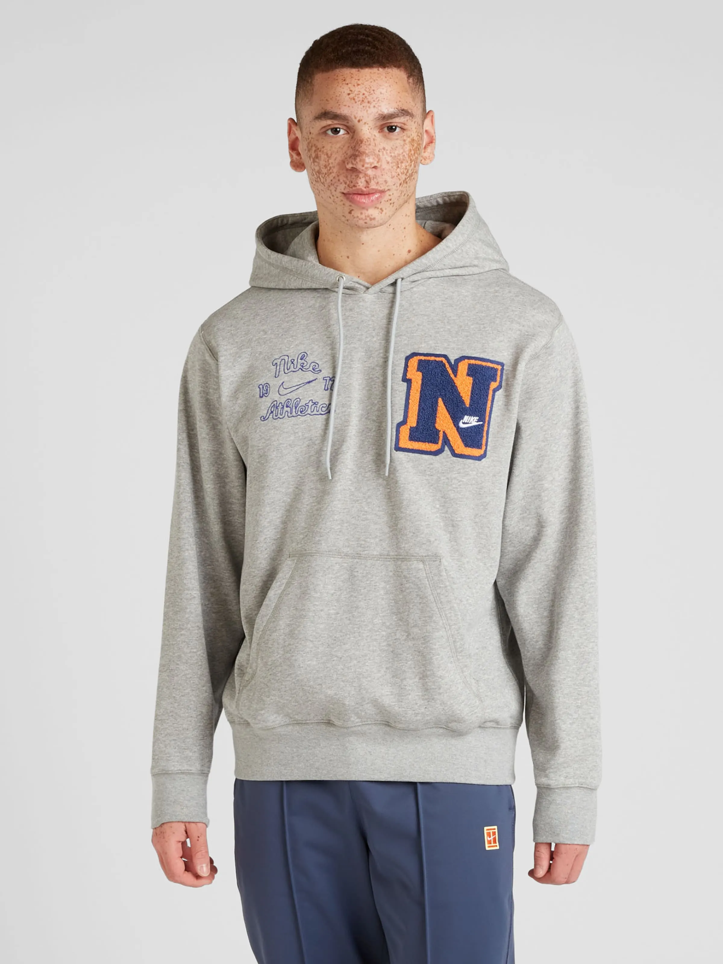 Sudadera 'CLUB' Nike Sportswear en Gris Moteado