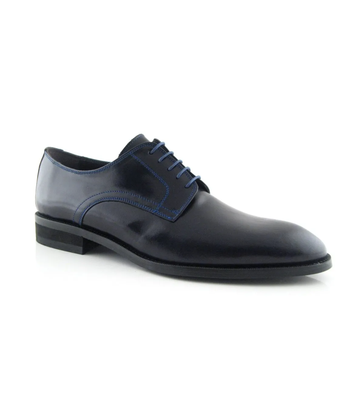 Zapato negro con pespuntes azules